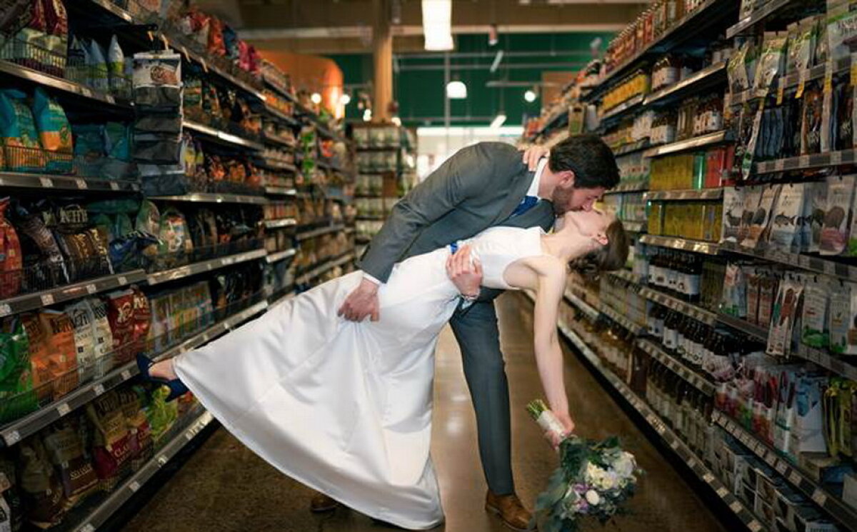 Un cuplu din SUA s-a căsătorit într-un supermarket!