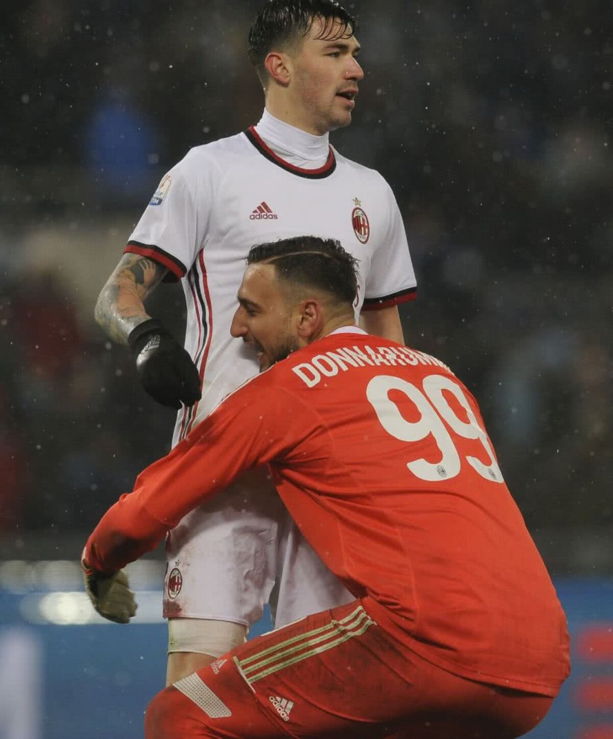 GALERIE FOTO » Agonie și extaz » Romagnoli, eroul Milanului în semifinala cu Lazio, e fan declarat al biancoceleștilor » Ce a făcut după golul cât o finală