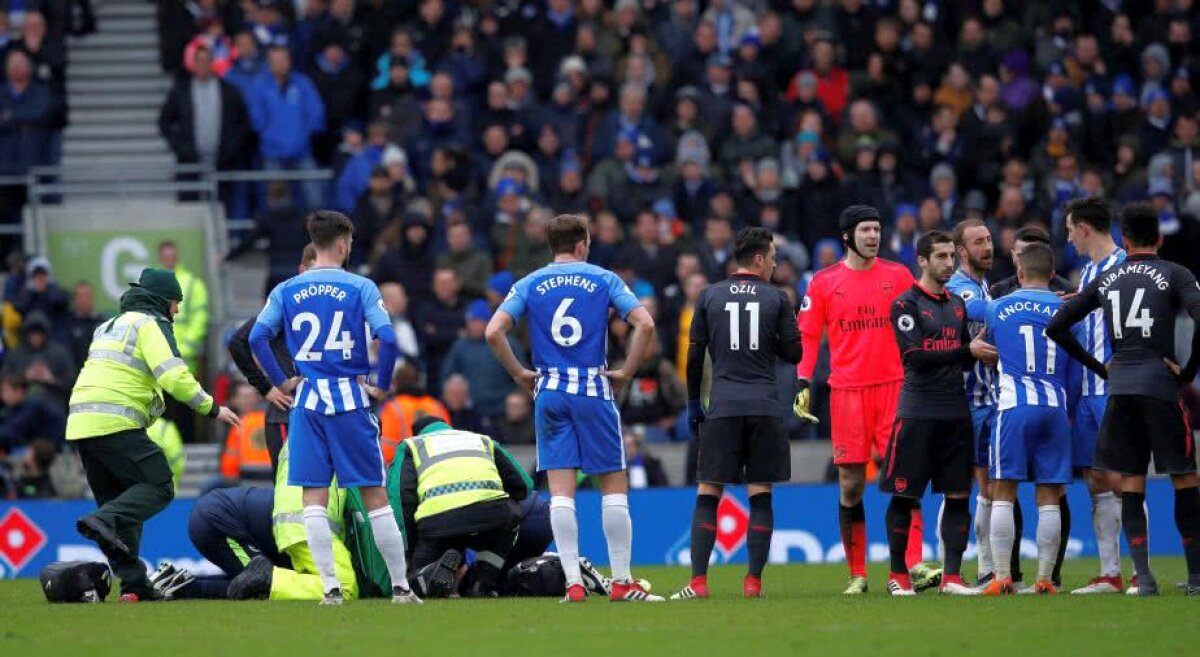 VIDEO+FOTO Momente de panică în Brighton - Arsenal » Un jucător fost făcut KO și a stat întins pe gazon 5 minute