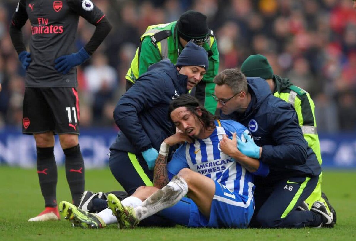 VIDEO+FOTO Momente de panică în Brighton - Arsenal » Un jucător fost făcut KO și a stat întins pe gazon 5 minute