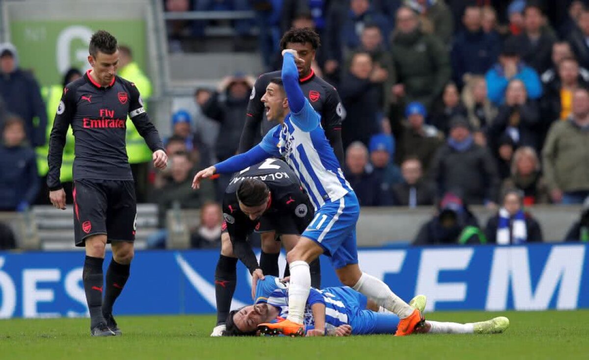VIDEO+FOTO Momente de panică în Brighton - Arsenal » Un jucător fost făcut KO și a stat întins pe gazon 5 minute