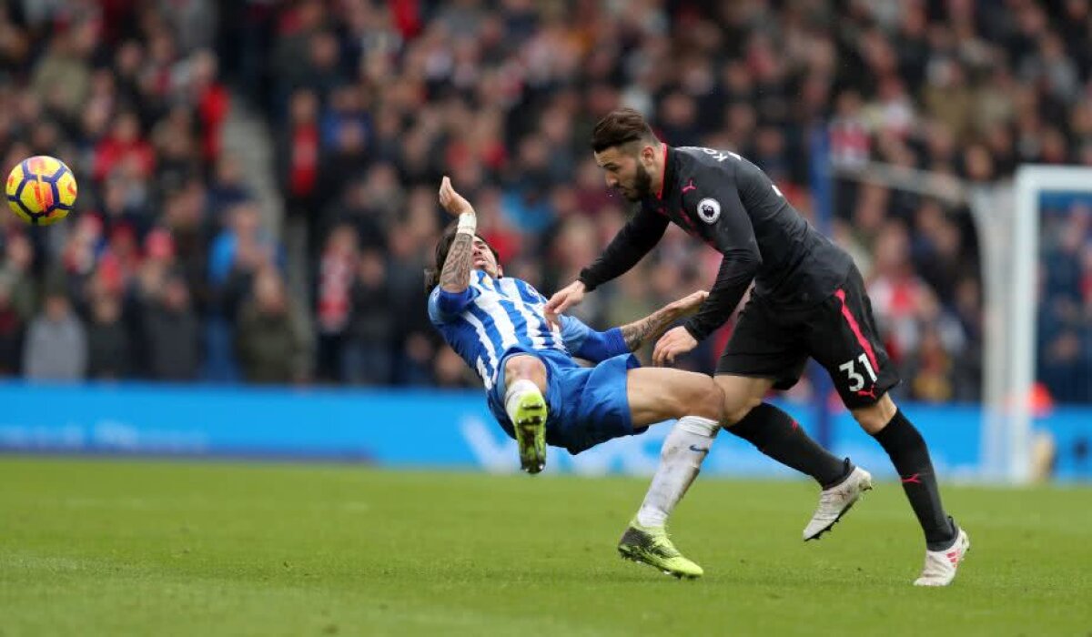VIDEO+FOTO Momente de panică în Brighton - Arsenal » Un jucător fost făcut KO și a stat întins pe gazon 5 minute