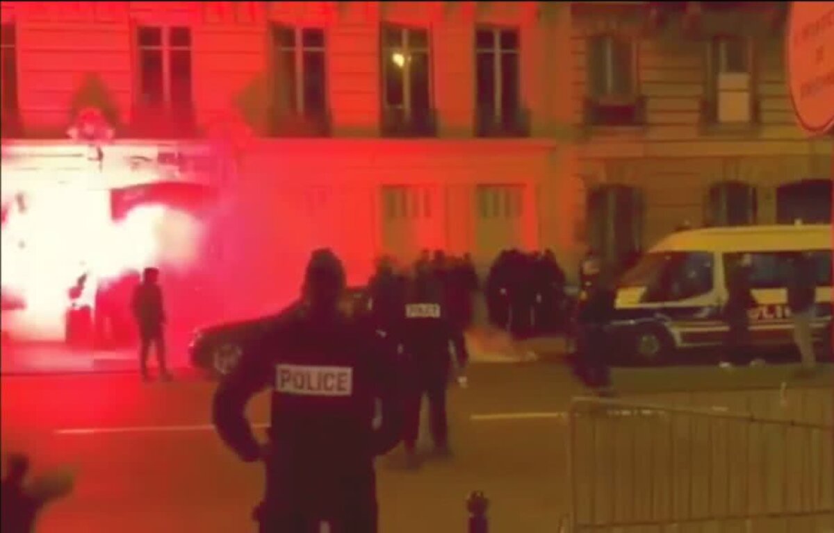 VIDEO + FOTO Ultrașii lui PSG au atacat hotelul Realului » Poliția a oprit haosul de pe străzi