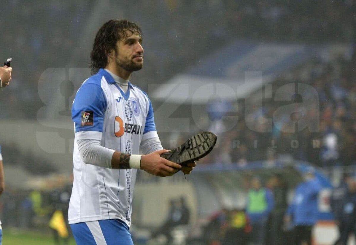 FOTO Imaginea zilei de pe "Ion Oblemenco"! Un suporter dinamovist a cedat după golul Craiovei: cu ce a aruncat pe gazon :) 