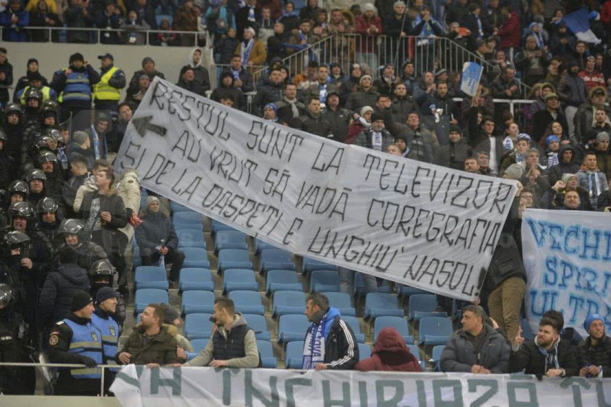 FOTO Duelul galeriilor în tribune: ultrașii Craiovei și cei ai lui Dinamo și-au transmis mesaje dure în timpul meciului 