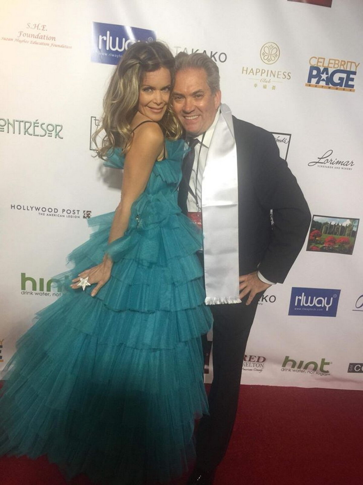 FOTO & VIDEO Tamara Henry a purtat la Gala Premiilor Oscar o rochie a designerului arădean Mona Felba
