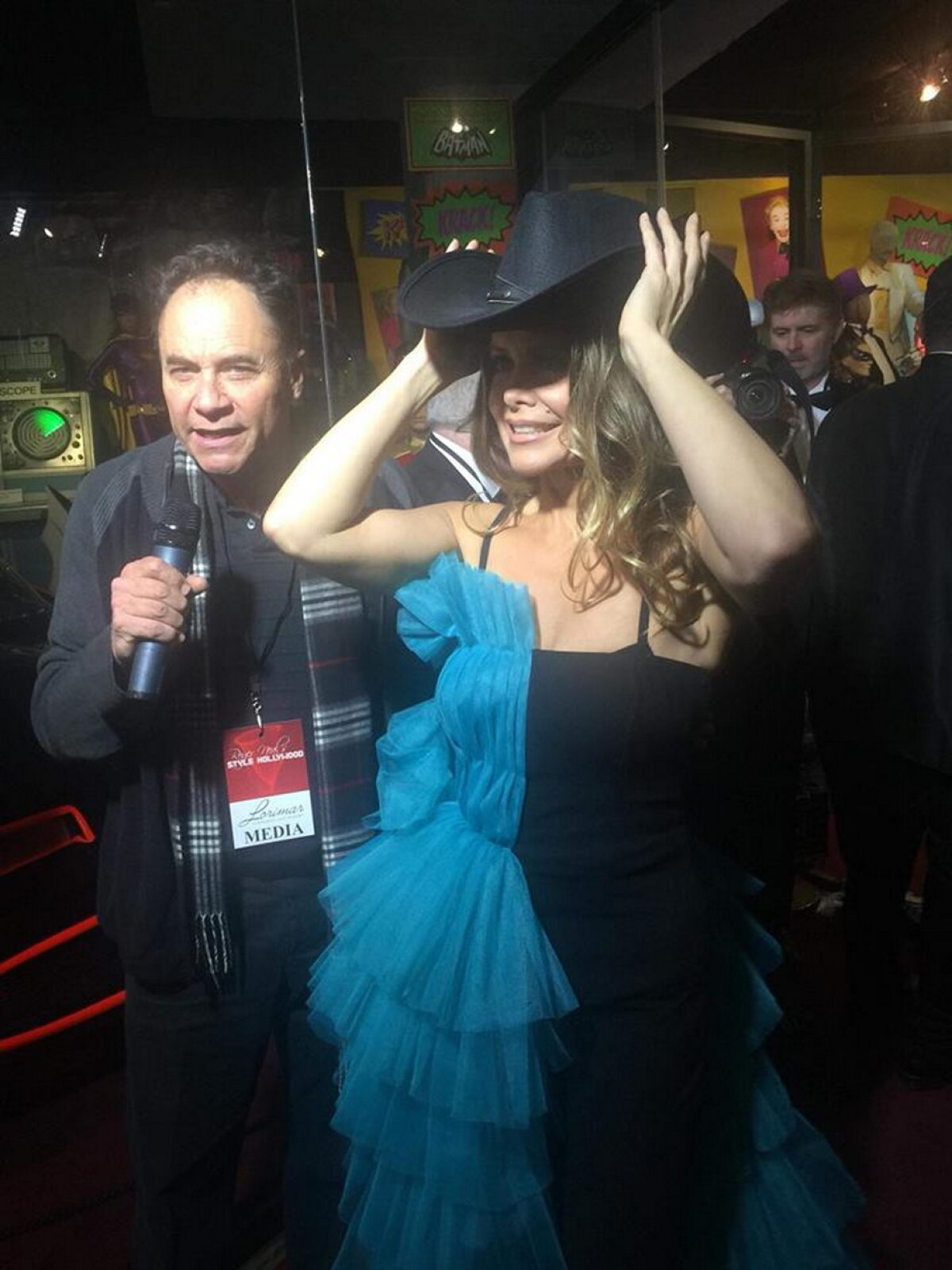 FOTO & VIDEO Tamara Henry a purtat la Gala Premiilor Oscar o rochie a designerului arădean Mona Felba