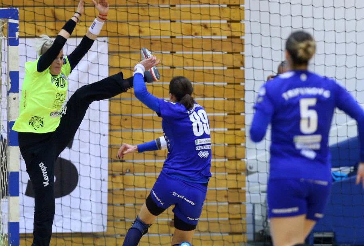 GALERIE FOTO Au învins "monstrul"! Surpriză imensă în Liga Națională de Handbal! Vedetele CSM-ului s-au făcut de râs la Craiova și continuă forma slabă din acest an