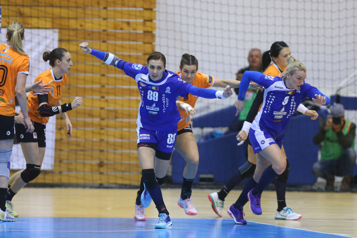 GALERIE FOTO Au învins "monstrul"! Surpriză imensă în Liga Națională de Handbal! Vedetele CSM-ului s-au făcut de râs la Craiova și continuă forma slabă din acest an