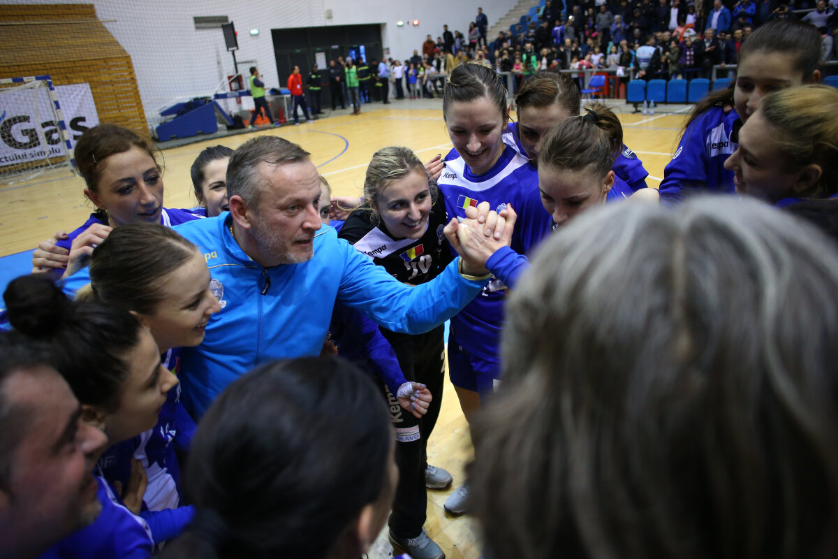 GALERIE FOTO Au învins "monstrul"! Surpriză imensă în Liga Națională de Handbal! Vedetele CSM-ului s-au făcut de râs la Craiova și continuă forma slabă din acest an