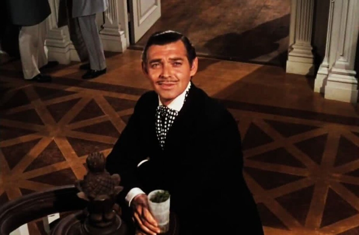 FOTO Cum a apărut George Ogăraru în direct la TV » Rhett Butler sau D'Artagnan? :)