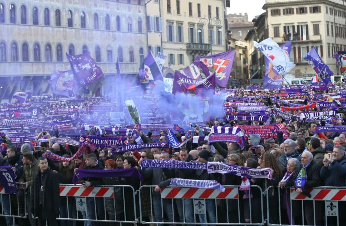 VIDEO + FOTO Momente zguduitoare la Florența: Zanetti, Buffon sau Tătărușanu la înmormântarea lui Davide Astori » Mii de fani prezenți în fața bisericii în care se odihnește și Michelangelo