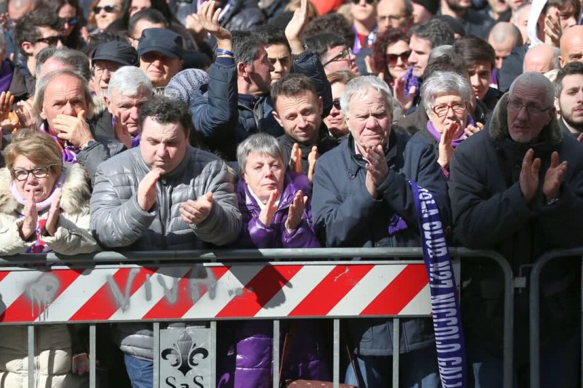 VIDEO + FOTO Momente zguduitoare la Florența: Zanetti, Buffon sau Tătărușanu la înmormântarea lui Davide Astori » Mii de fani prezenți în fața bisericii în care se odihnește și Michelangelo