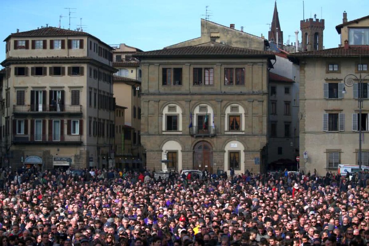 VIDEO + FOTO Momente zguduitoare la Florența: Zanetti, Buffon sau Tătărușanu la înmormântarea lui Davide Astori » Mii de fani prezenți în fața bisericii în care se odihnește și Michelangelo