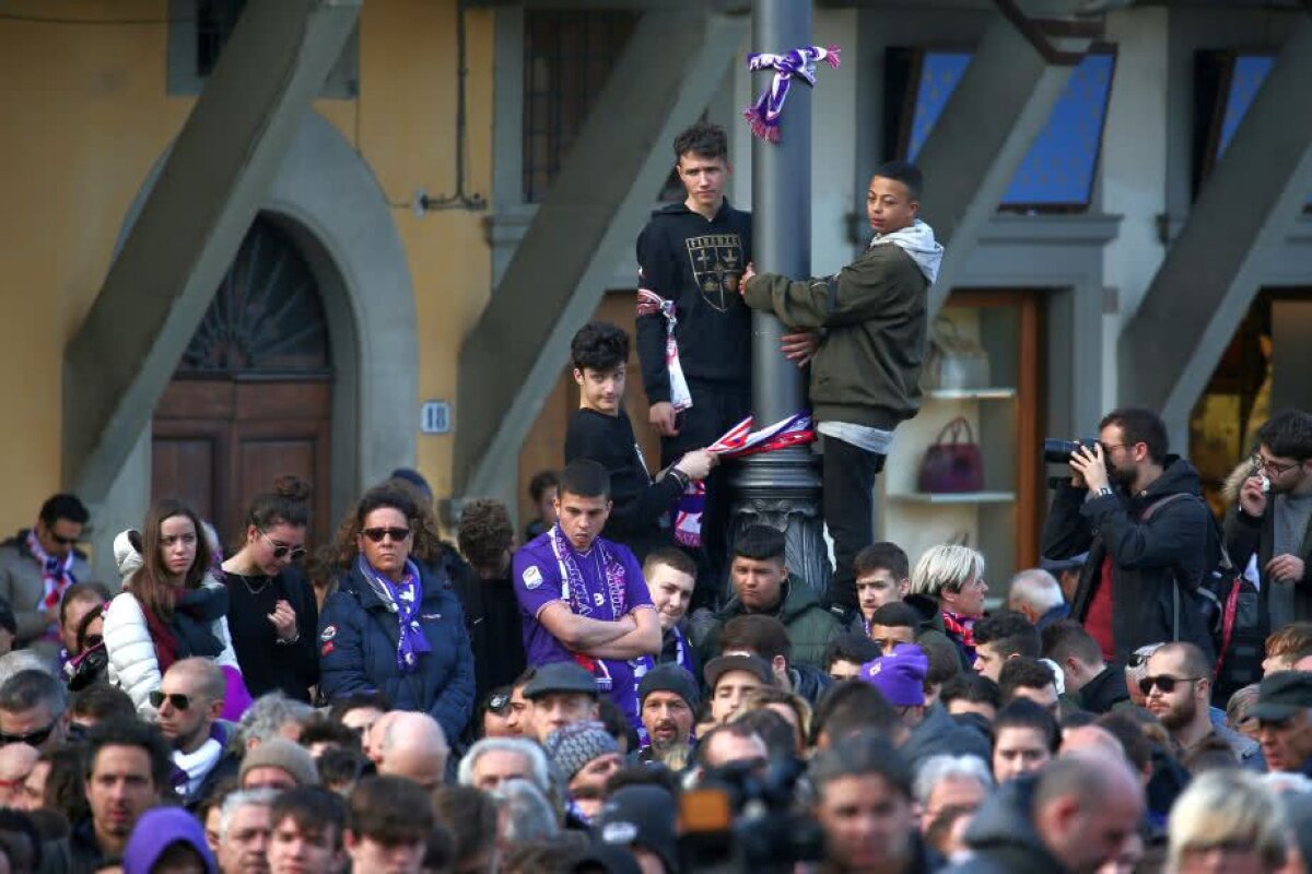 VIDEO + FOTO Momente zguduitoare la Florența: Zanetti, Buffon sau Tătărușanu la înmormântarea lui Davide Astori » Mii de fani prezenți în fața bisericii în care se odihnește și Michelangelo