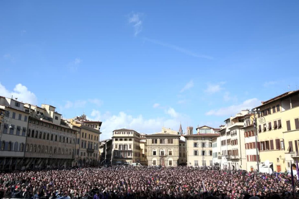 VIDEO + FOTO Momente zguduitoare la Florența: Zanetti, Buffon sau Tătărușanu la înmormântarea lui Davide Astori » Mii de fani prezenți în fața bisericii în care se odihnește și Michelangelo