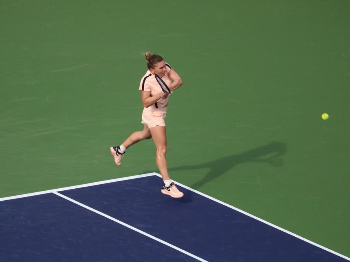 INDIAN WELLS // VIDEO+FOTO Halep spulberă emoțiile de la început și o învinge în două seturi pe Kristyna Pliskova! Cu cine joacă în turul următor + Ce a declarat Simona