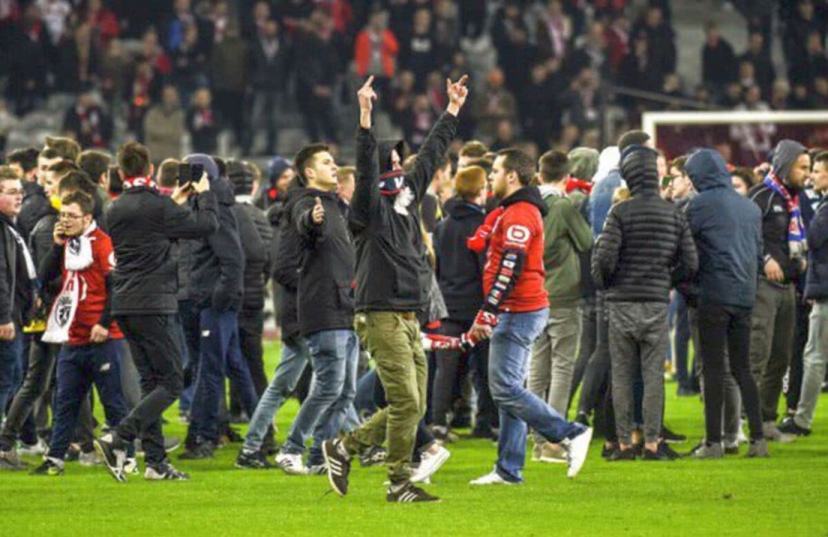 VIDEO Scene cutremurătoare în Franța! Ultrașii au invadat terenul și au bătut jucătorii! "Ne murdăriți tricoul!"