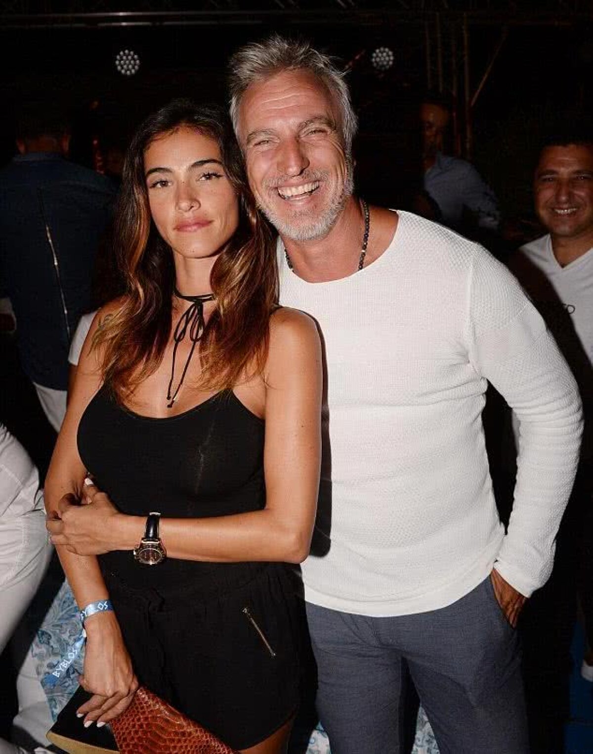 FOTO Tânăra iubită l-a făcut tată la 51 de ani » Momente fericite pentru un fost fotbalist legendar