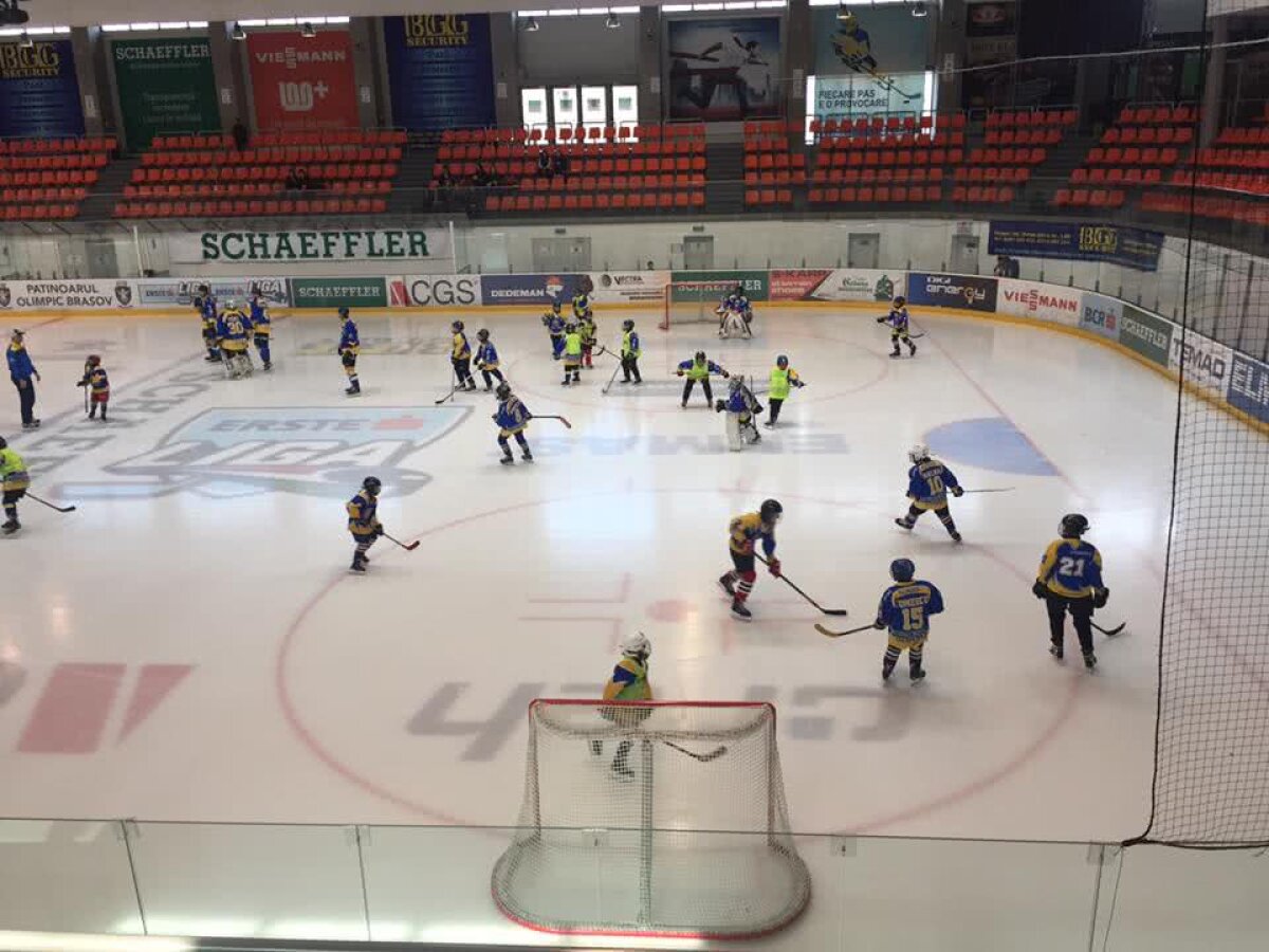 GALERIE FOTO Gest impresionant » Junioara care a adus apă în curtea unei familii greu încercată de soartă din Brașov