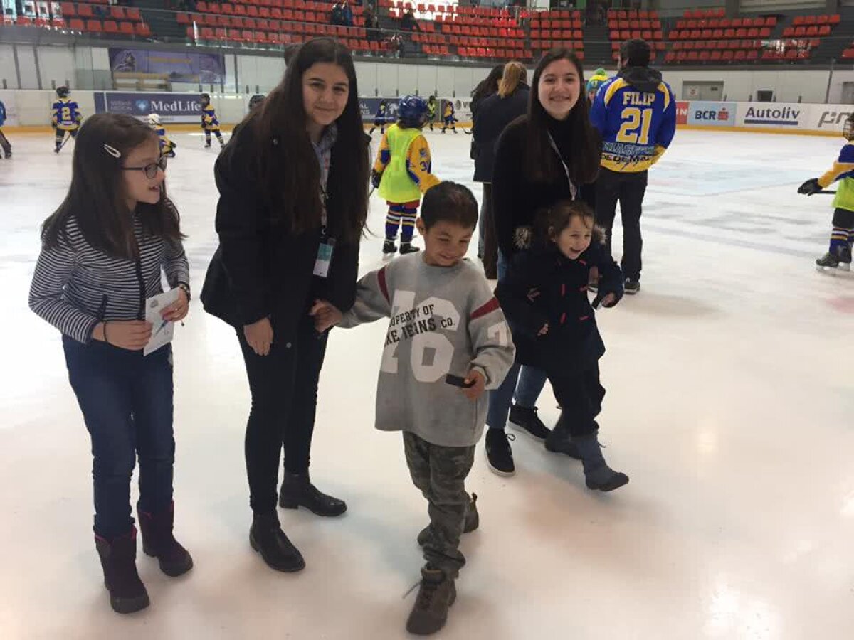 GALERIE FOTO Gest impresionant » Junioara care a adus apă în curtea unei familii greu încercată de soartă din Brașov