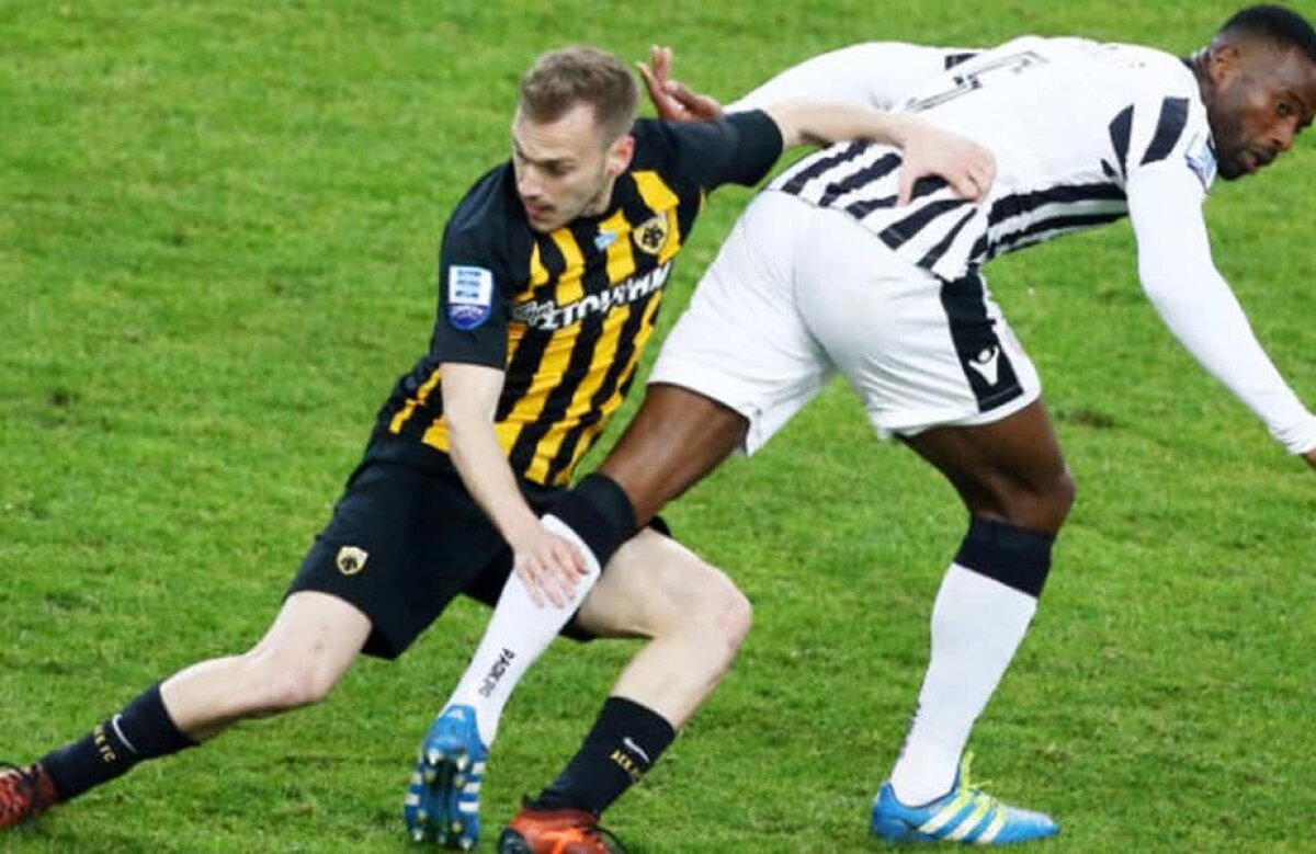 UPDATE/VIDEO + FOTO Din nou haos în Grecia: golul anulat lui Varela a oprit PAOK - AEK Atena în prelungiri! Imagini ȘOCANTE: patronul lui PAOK a intrat pe teren înarmat cu un pistol!