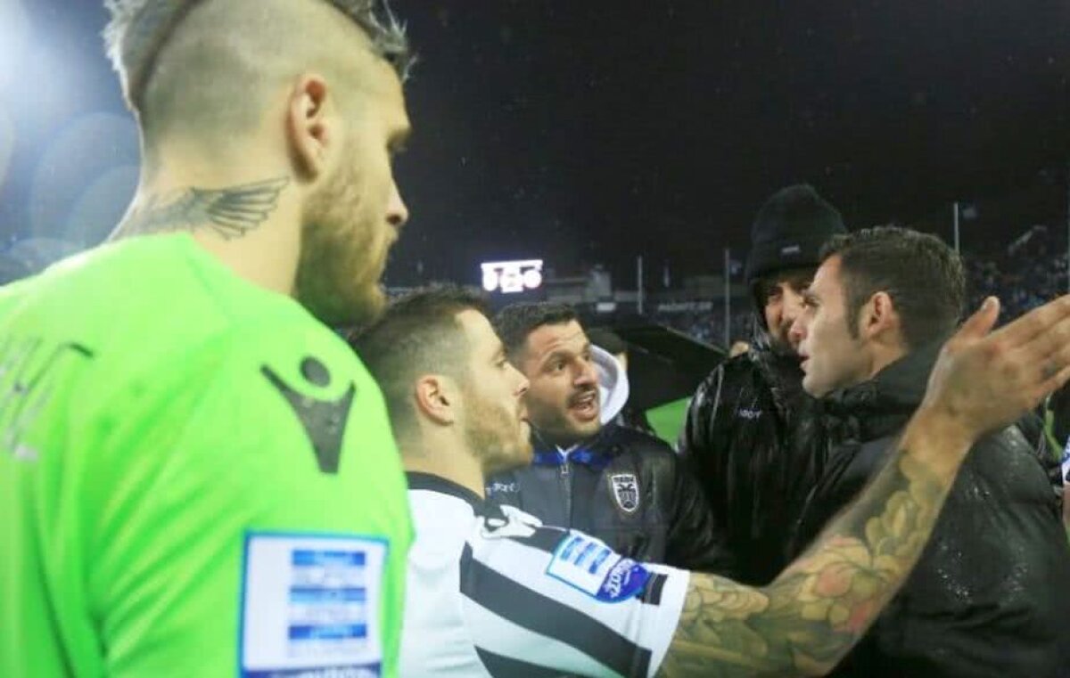 UPDATE/VIDEO + FOTO Din nou haos în Grecia: golul anulat lui Varela a oprit PAOK - AEK Atena în prelungiri! Imagini ȘOCANTE: patronul lui PAOK a intrat pe teren înarmat cu un pistol!