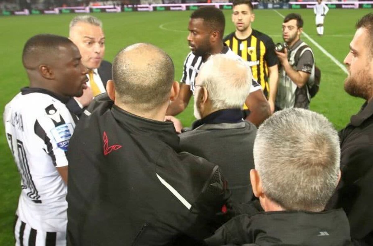 UPDATE/VIDEO + FOTO Din nou haos în Grecia: golul anulat lui Varela a oprit PAOK - AEK Atena în prelungiri! Imagini ȘOCANTE: patronul lui PAOK a intrat pe teren înarmat cu un pistol!