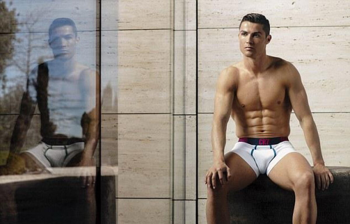 GALERIE FOTO Femeile o vor lua razna: Cristiano Ronaldo a pozat doar în boxeri!