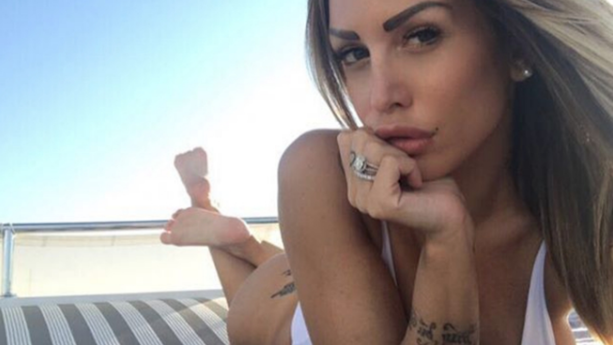 FOTO O fană de milioane! Cea mai sexy microbistă giallorossa vrea în finala Ligii Campionilor