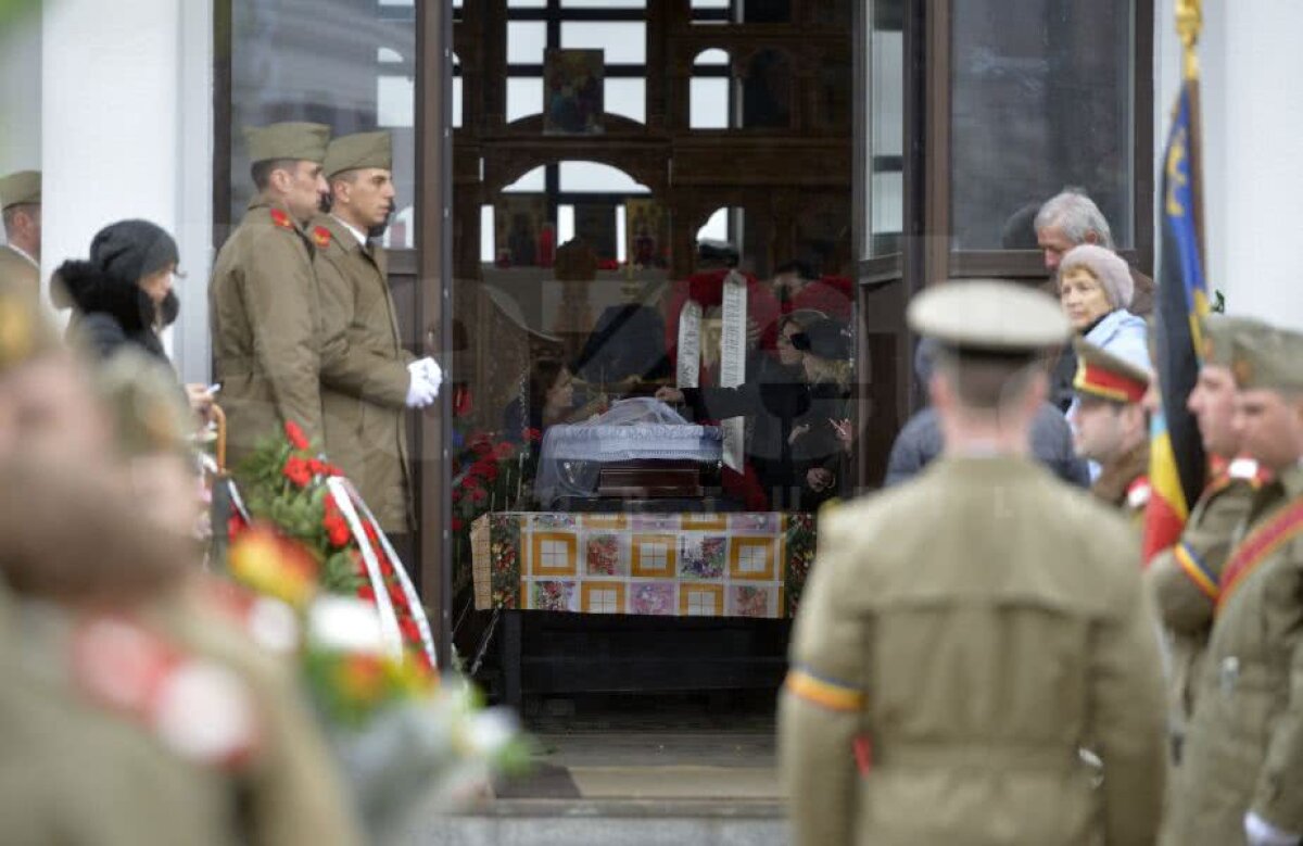 VIDEO+FOTO Ultimul drum al lui Ion Voinescu » Fostul mare portar a fost înmormântat astăzi cu steagul Stelei și onoruri militare