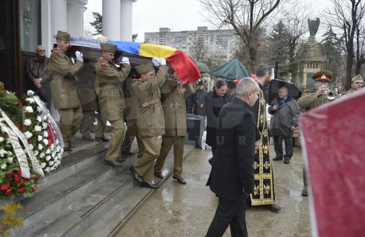 VIDEO+FOTO Ultimul drum al lui Ion Voinescu » Fostul mare portar a fost înmormântat astăzi cu steagul Stelei și onoruri militare