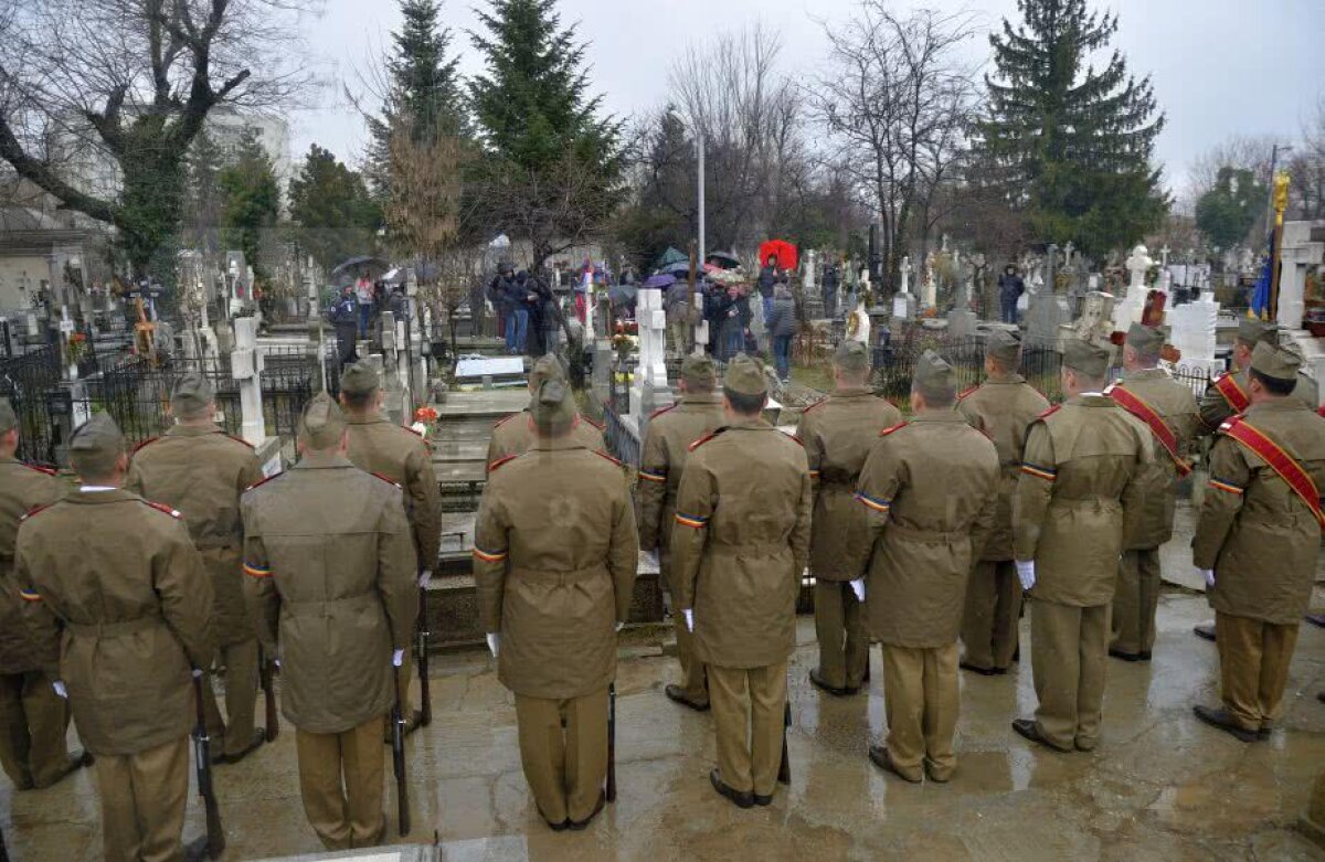 VIDEO+FOTO Ultimul drum al lui Ion Voinescu » Fostul mare portar a fost înmormântat astăzi cu steagul Stelei și onoruri militare