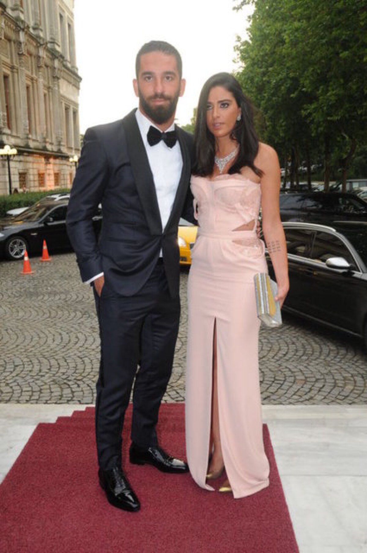 GALERIE FOTO Cum arată noua soție a lui Arda Turan! Prezență surpriză la nunta celor doi 