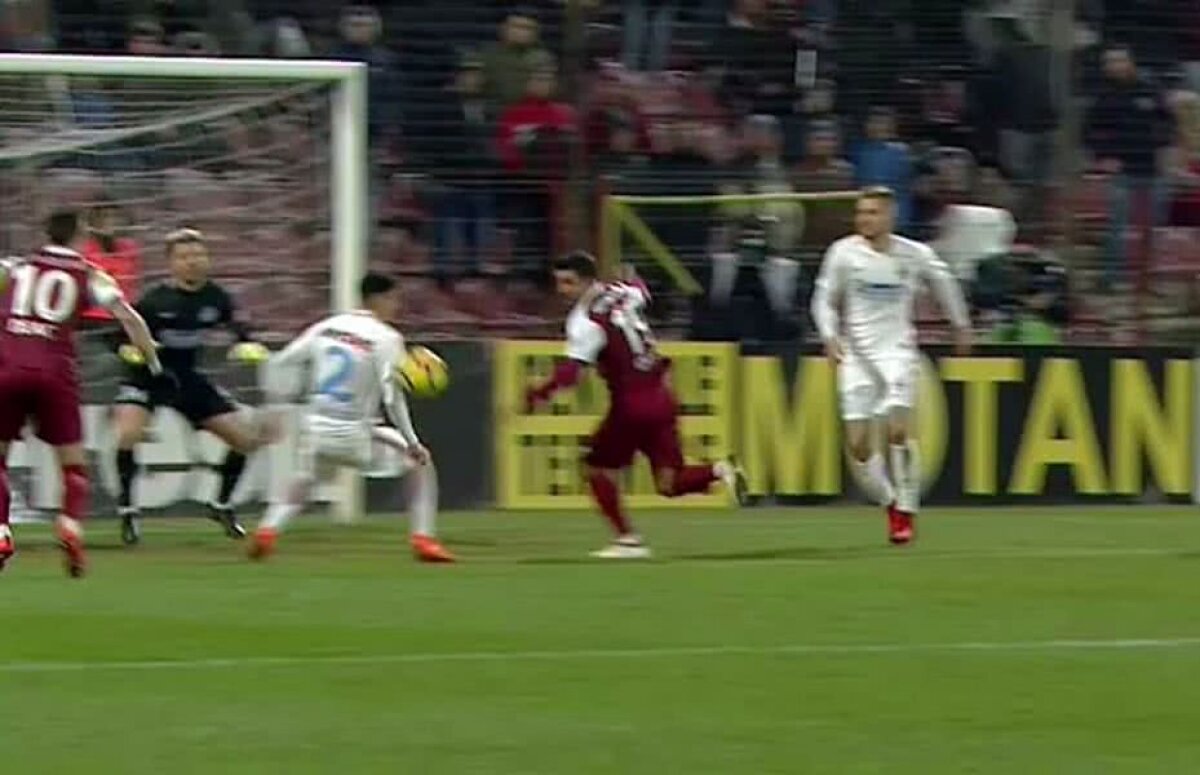 FOTO Greșeală de arbitraj în CFR Cluj - FCSB?! Doi experți n-ar fi dat penalty la faza din care s-a deschis scorul