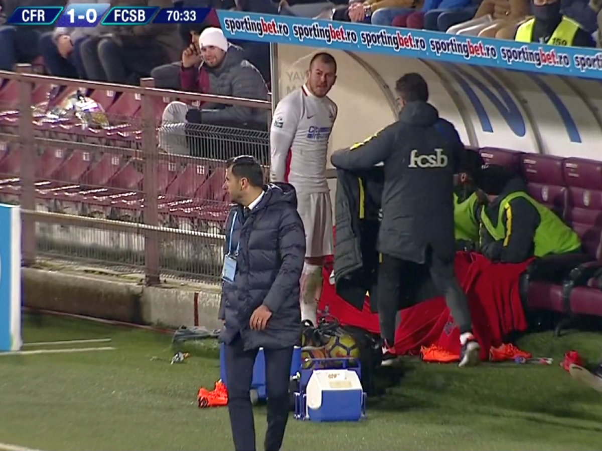 FOTO Alibec a ieșit nervos de pe teren! A țipat la Dică și a fost sancționat de arbitru de pe banca de rezerve