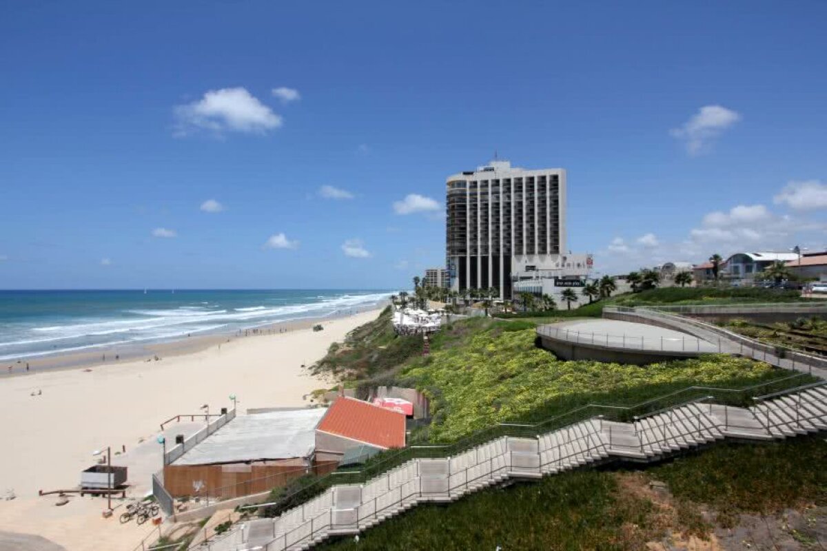 FOTO Aici se cazează naționala României înaintea meciului cu Israel: 250$ camera pe malul mării 