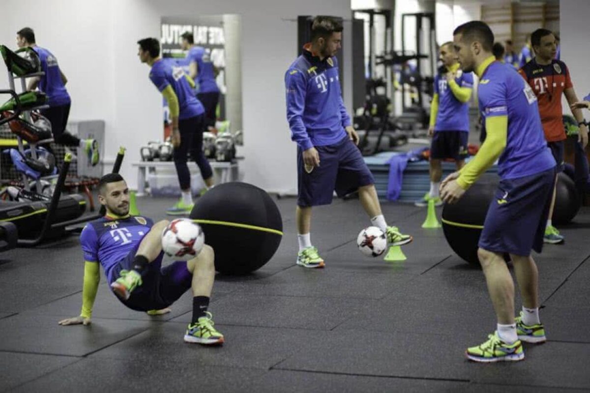 GALERIE FOTO Antrenamente pentru naționala României înaintea meciurilor cu Israel și Suedia: unul în sală, celălalt în balon 