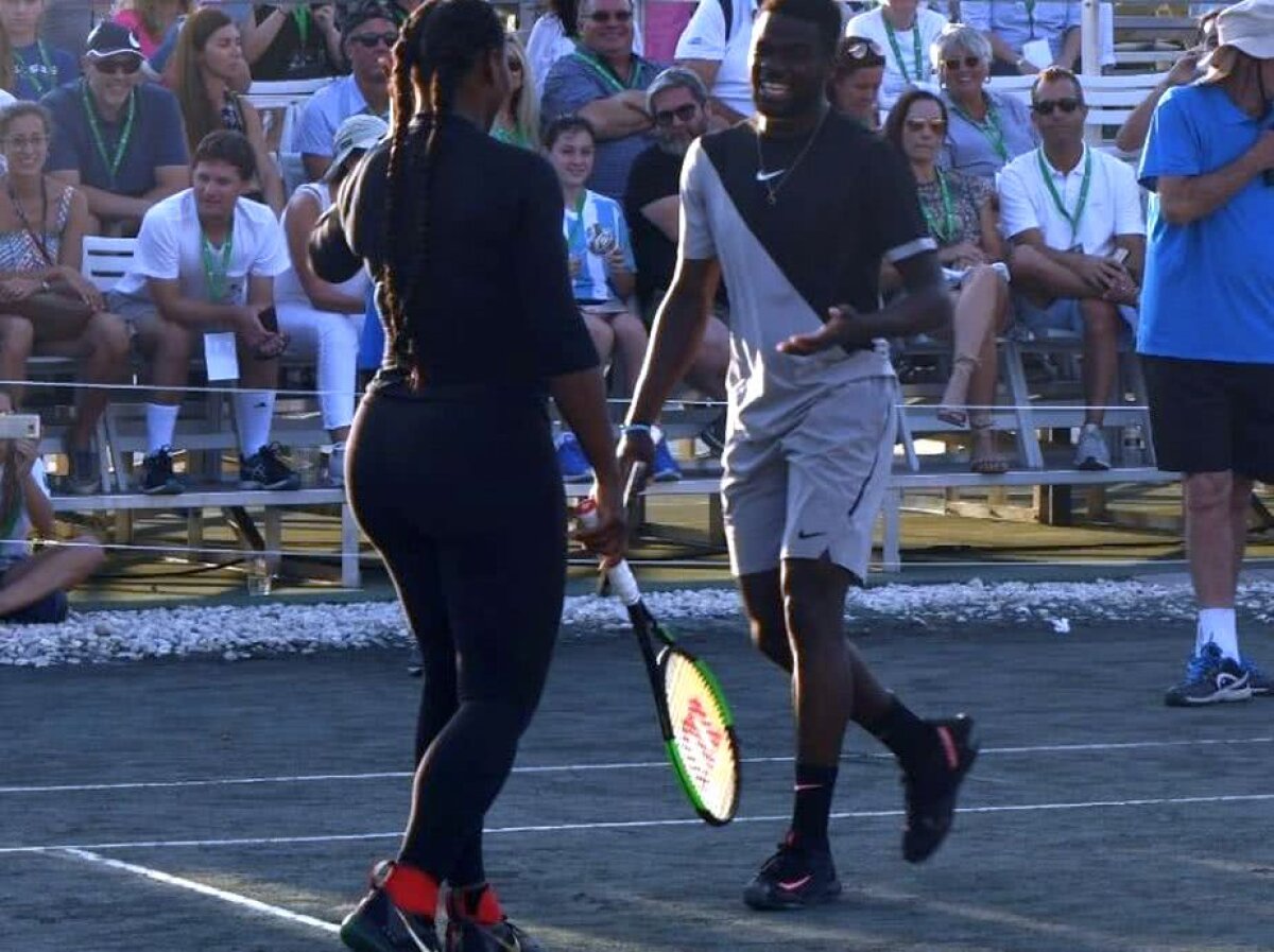 SIMONA HALEP LA MIAMI. VIDEO + FOTO Simona Halep față-n față cu Serena Williams » Halep, lovită cu mingea de americancă