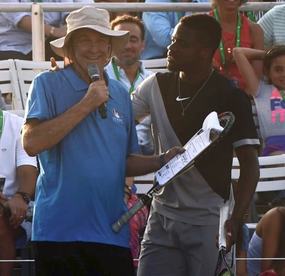 SIMONA HALEP LA MIAMI. VIDEO + FOTO Simona Halep față-n față cu Serena Williams » Halep, lovită cu mingea de americancă