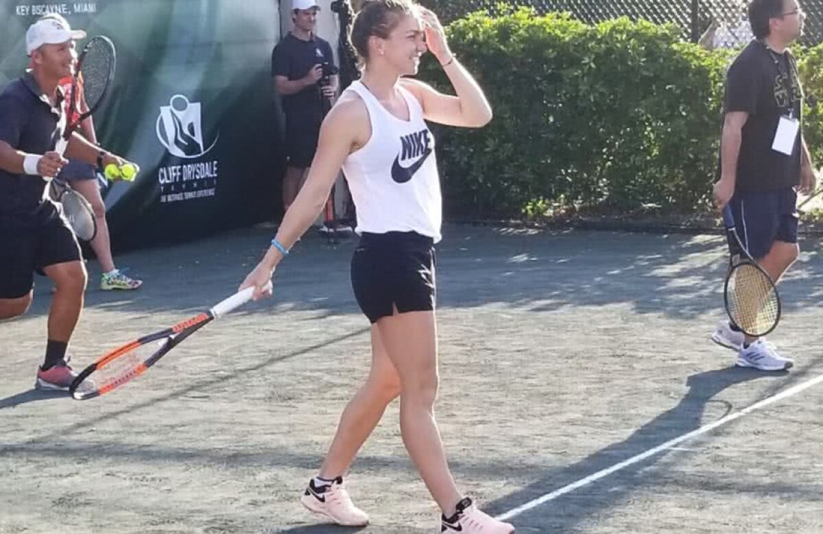 SIMONA HALEP LA MIAMI. VIDEO + FOTO Simona Halep față-n față cu Serena Williams » Halep, lovită cu mingea de americancă