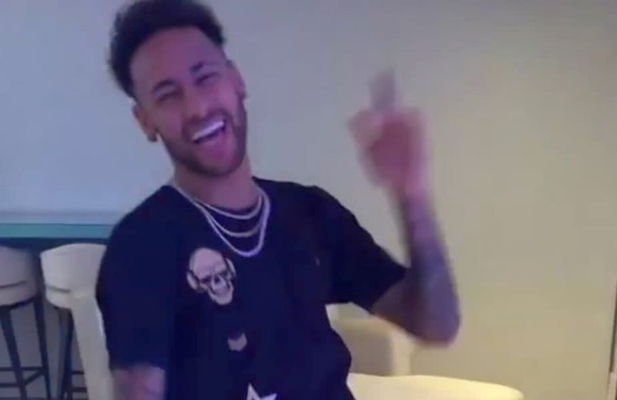VIDEO Recuperare la disco! Neymar dansează într-un picior și-i enervează pe parizieni: "Se împarte între refacere, poker și farniente"