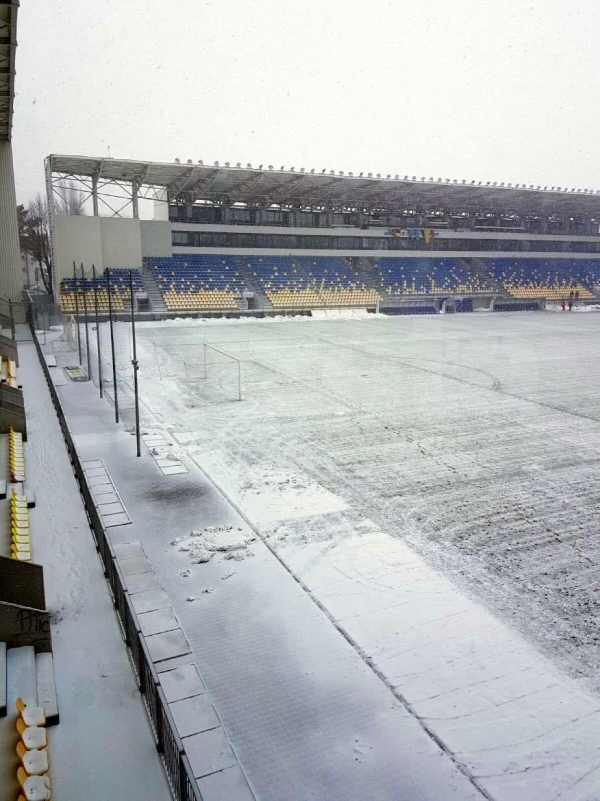 UPDATE FOTO Partidele Turului de Elită au fost amânate! Cum arată stadionul pe care azi trebuie să se joace meciurile naționalelor sub 19 ani 