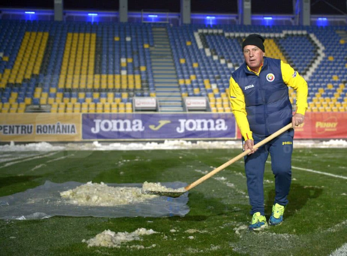 EXCLUSIV/FOTO Imagini ANTOLOGICE de pe "Ilie Oană" » Ce nume IMENS dădea la lopată înainte de România - Serbia de la Turul de Elită