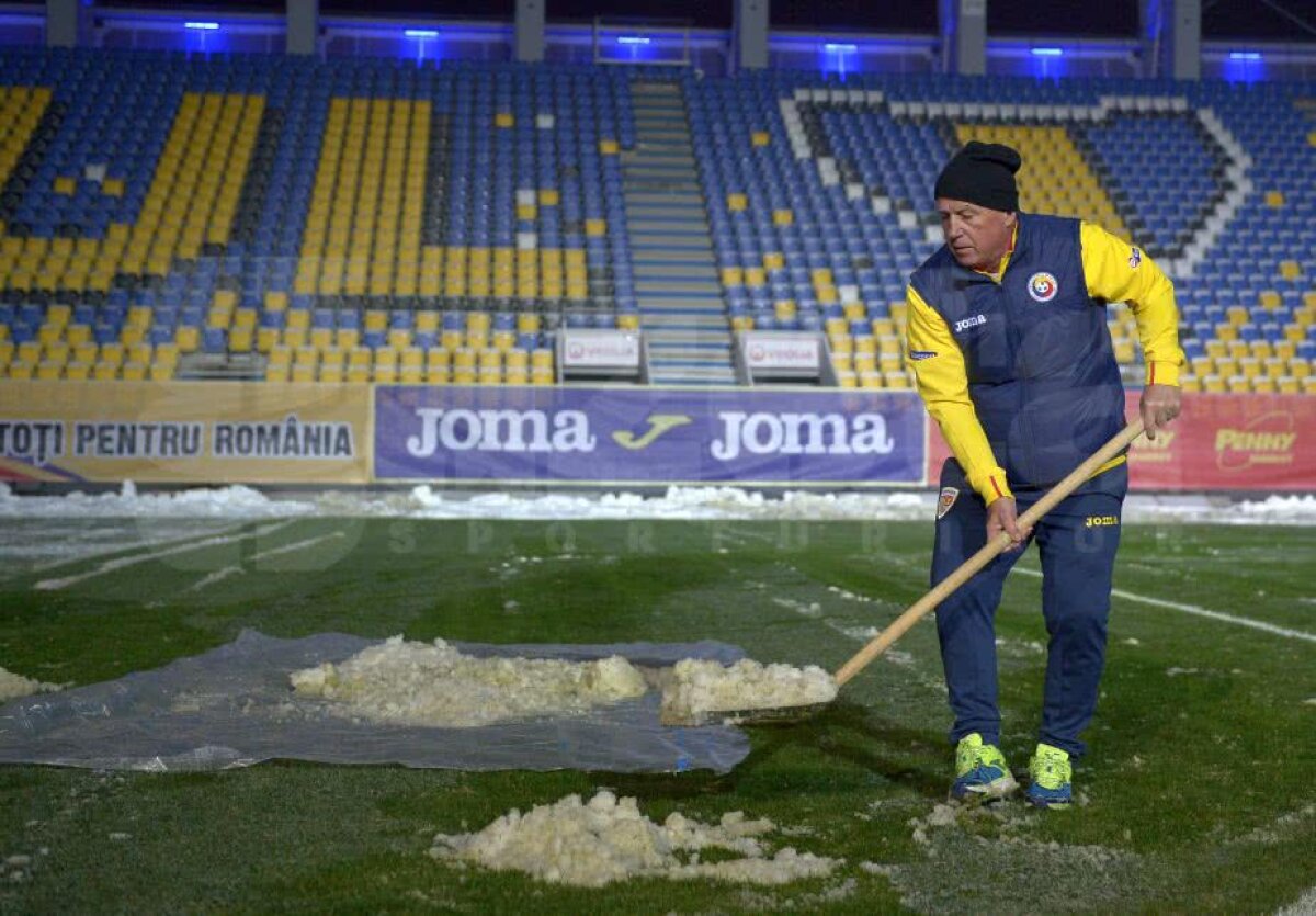 EXCLUSIV/FOTO Imagini ANTOLOGICE de pe "Ilie Oană" » Ce nume IMENS dădea la lopată înainte de România - Serbia de la Turul de Elită