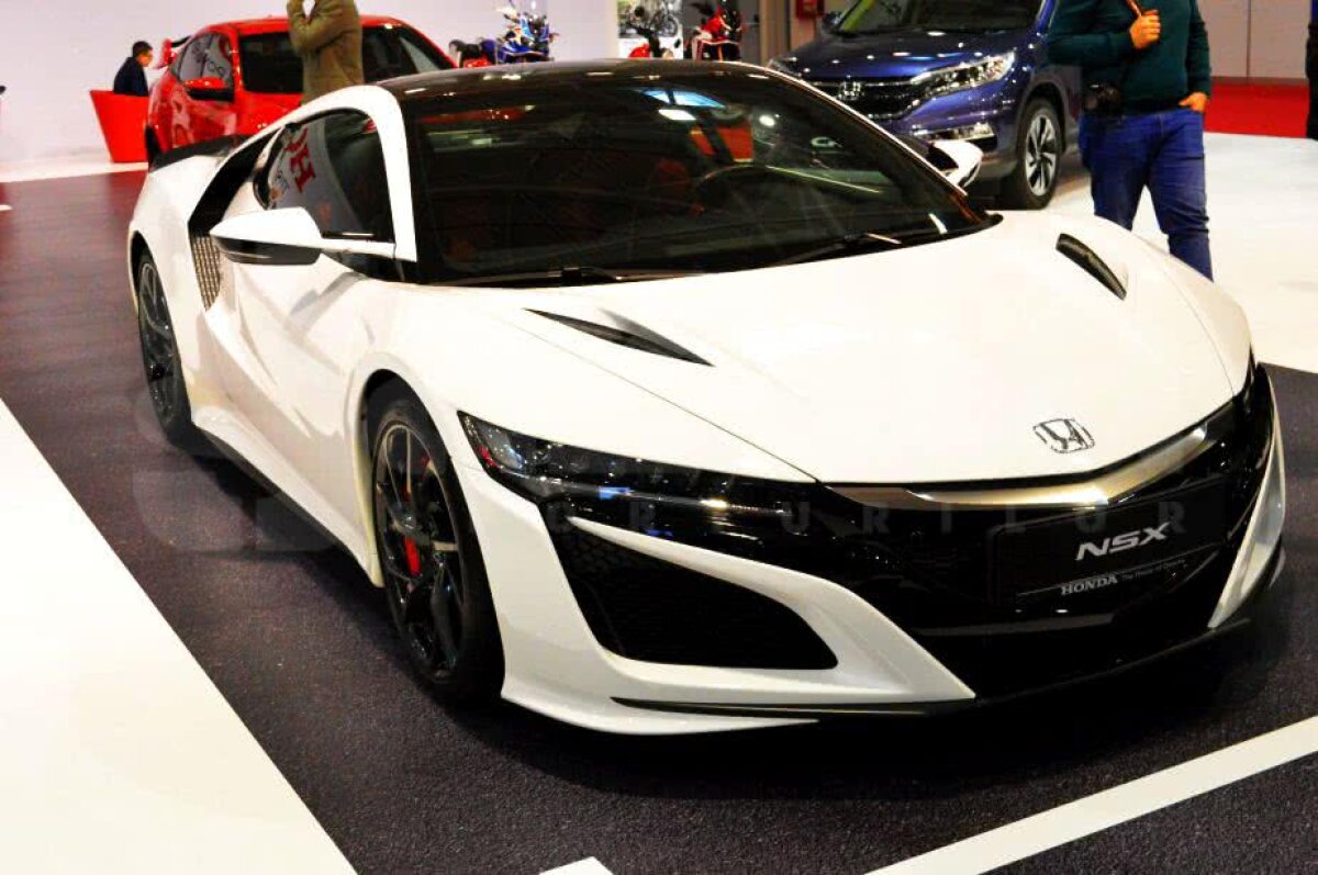 VIDEO + FOTO Cele mai tari mașini sunt la București! Imagini de la Salonul Internațional Auto: cum arată Bentley Bentayga sau noul Rolls-⁠Royce Phantom 