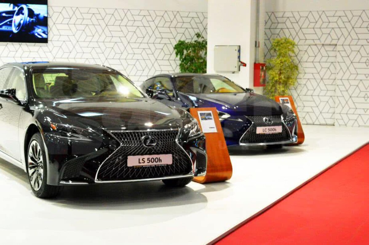 VIDEO + FOTO Cele mai tari mașini sunt la București! Imagini de la Salonul Internațional Auto: cum arată Bentley Bentayga sau noul Rolls-⁠Royce Phantom 