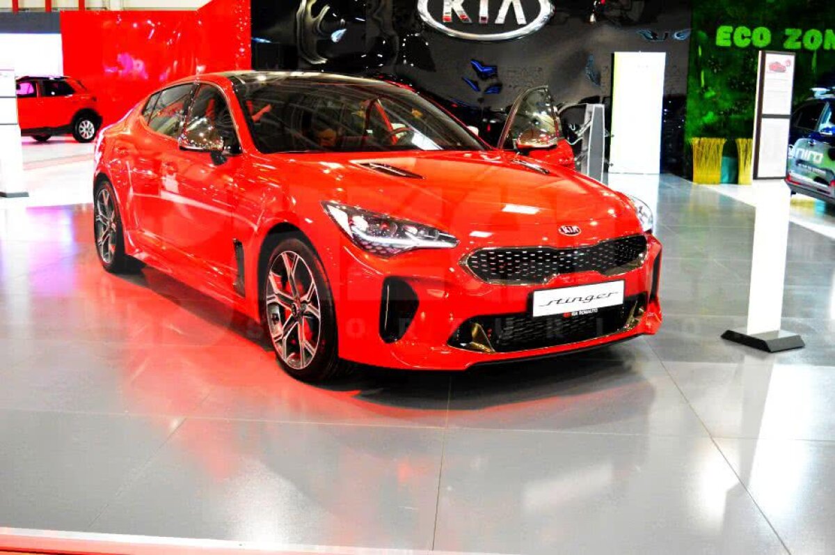 VIDEO + FOTO Cele mai tari mașini sunt la București! Imagini de la Salonul Internațional Auto: cum arată Bentley Bentayga sau noul Rolls-⁠Royce Phantom 