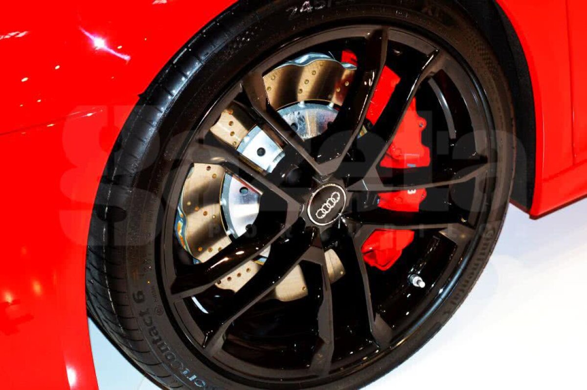 VIDEO + FOTO Cele mai tari mașini sunt la București! Imagini de la Salonul Internațional Auto: cum arată Bentley Bentayga sau noul Rolls-⁠Royce Phantom 