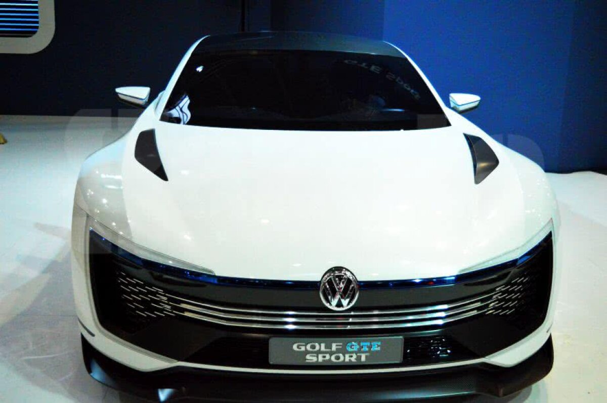 VIDEO + FOTO Cele mai tari mașini sunt la București! Imagini de la Salonul Internațional Auto: cum arată Bentley Bentayga sau noul Rolls-⁠Royce Phantom 